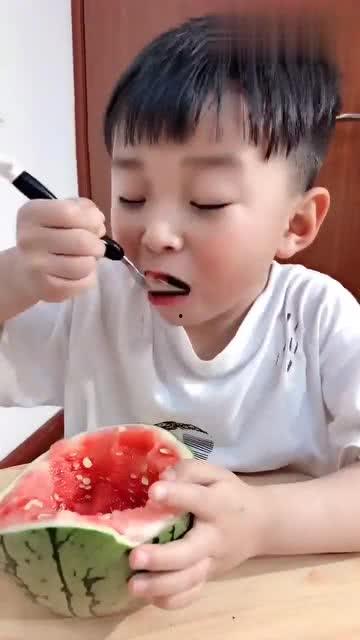 网红吃瓜婴儿是谁啊