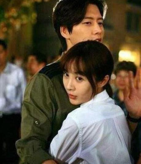 韩国两人吃瓜网剧视频,揭秘韩国情侣甜蜜吃瓜日常，甜蜜瞬间引网友热议