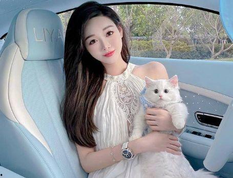 吃瓜网红雅典娜