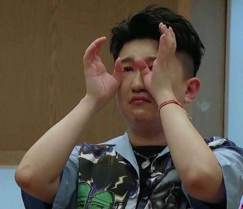 推特吃瓜男网红叫什么,他是谁？为何引发热议？”