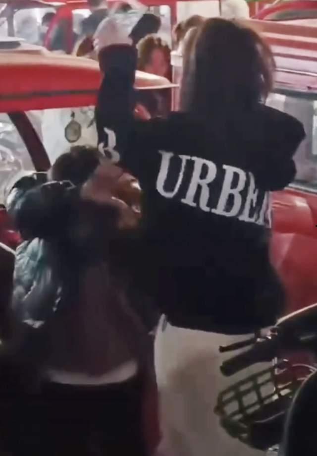 吃瓜网红打架视频播放大全,吃瓜网红打架视频大盘点  第2张