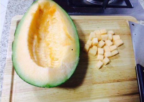 吃哈密瓜自拍视频网,甜蜜瞬间记录生活美好  第1张