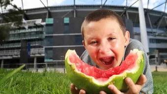 东北男网红吃瓜,瓜界新秀横空出世！  第2张