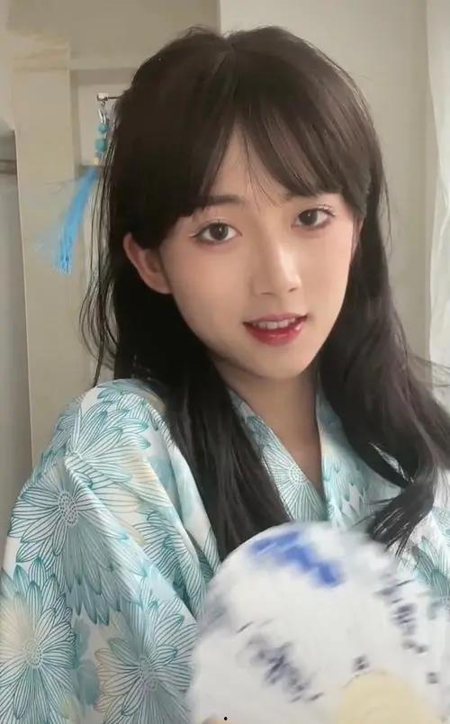 网红吃瓜男扮女装视频