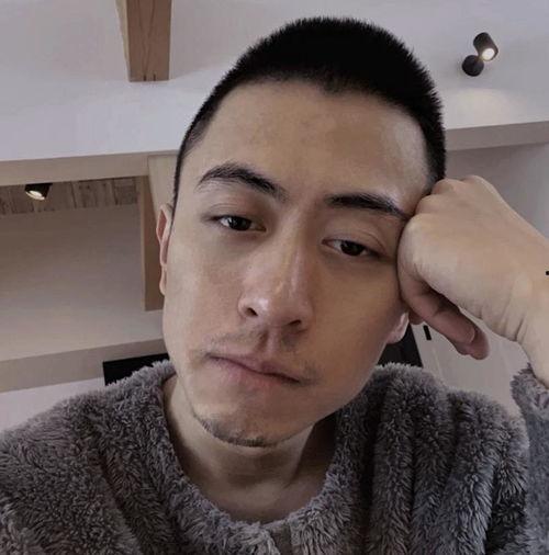 吃瓜网红头像男,揭秘吃瓜网红头像男生